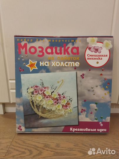 Мозаика из пайеток на холсте