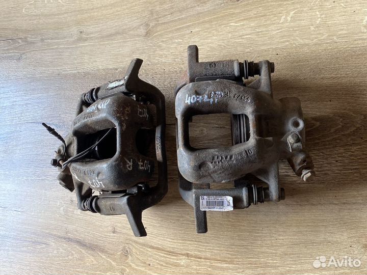 Peugeot 407 передние суппорта L-R