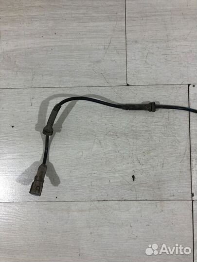 Датчик ABS задний левый renault logan 2 1.6 мт сед
