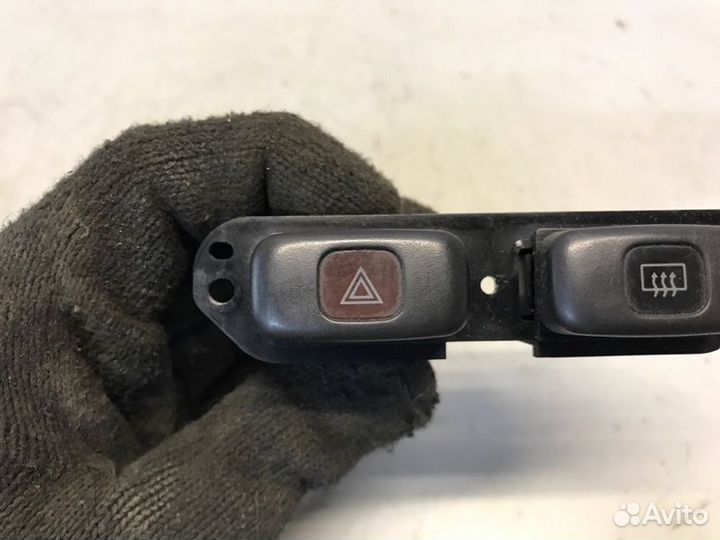 Кнопка аварийной сигнализации Mitsubishi Eterna