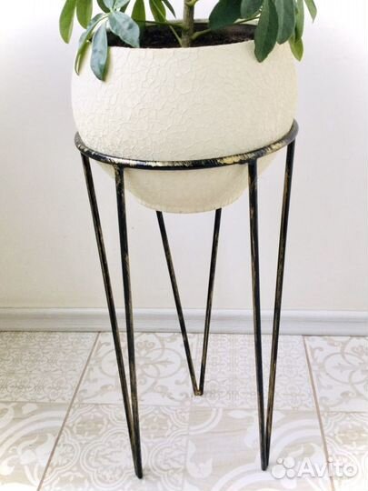 Подставка для цветов новая (подстолье)