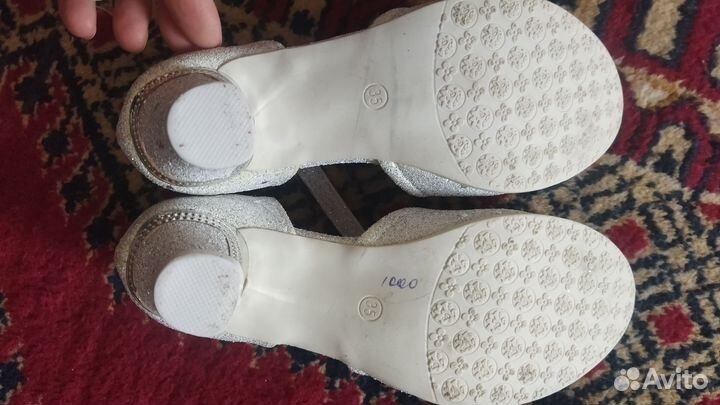 Туфли белые для девочки 35р