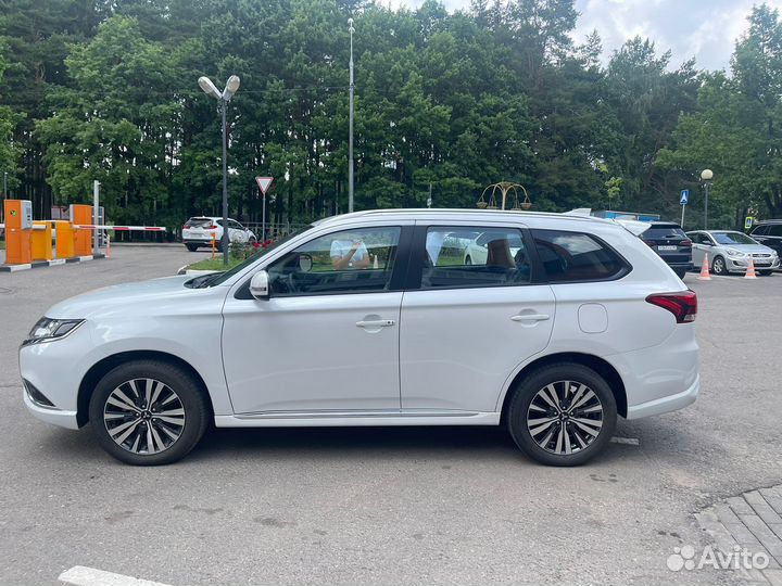 Mitsubishi Outlander 2.0 CVT, 2022, 10 км