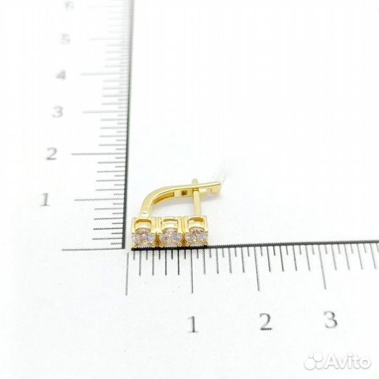 Золотые серьги с камнем