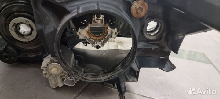 Фара правая на toyota camry 50 ксенон