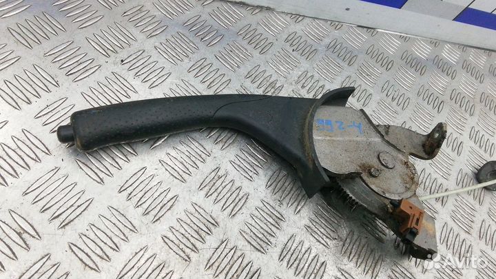 Рычаг ручного тормоза (ручника) Toyota RAV4