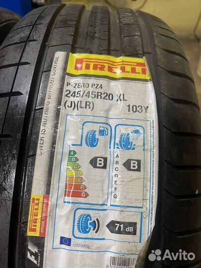 Pirelli P Zero PZ4 245/45 R20 и 275/40 R20 106Y
