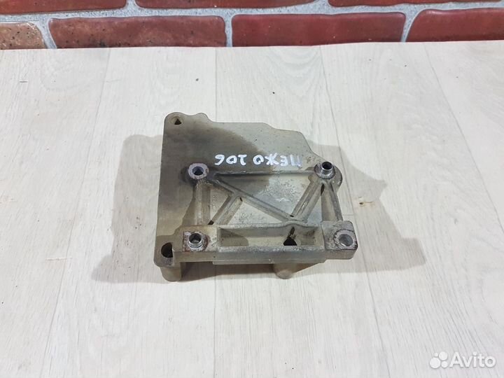 Кронштейн компрессора peugeot 206