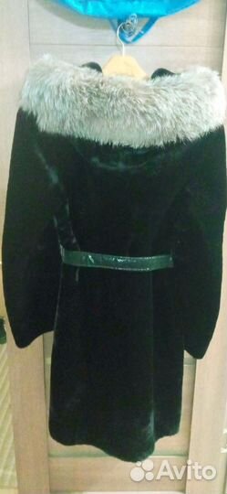 Шуба из мутона с чернобуркой с капюшоном