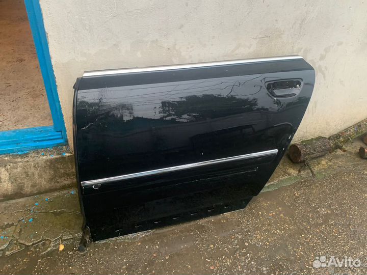 Левая передня и задняя двери Ауди s 8 2007 год