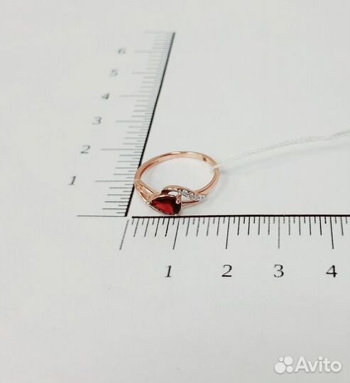 Золотое кольцо с камнем 15,5р
