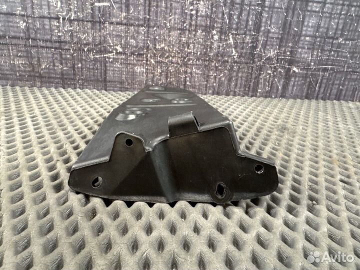 Крепление бампера заднее правое Audi A4 B6 AMB