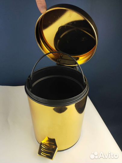 Мусорное ведро с педалью