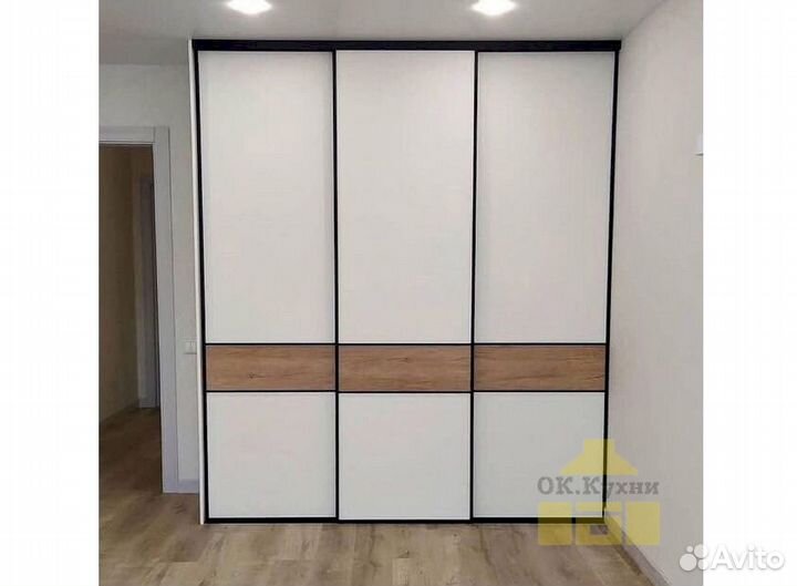 Шкаф купе с зеркалом