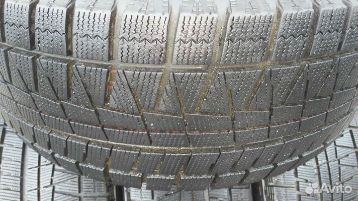 Bridgestone Blizzak Revo GZ 235/55 R17 99S