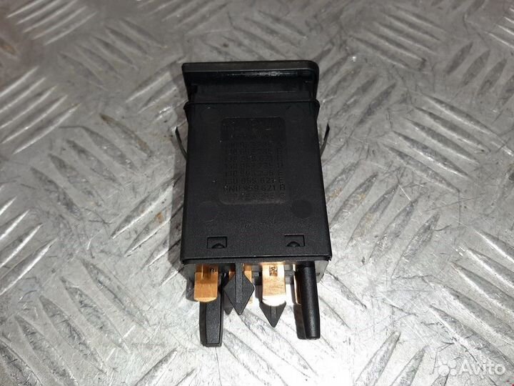 Кнопка обогрева заднего стекла Volkswagen Bora