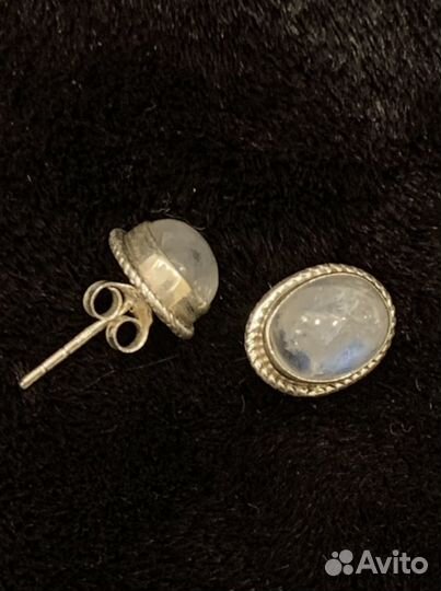 Серебряные серьги-пусеты с лунным камнем