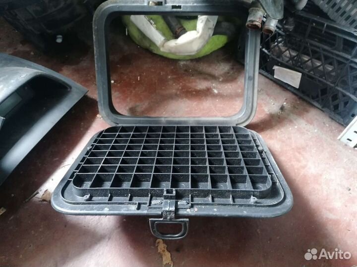 Ящик пола рено меган 2