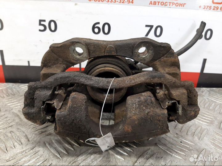 Суппорт передний правый Citroen Xsara Picasso 2002