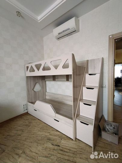 Кровать для подростка с выдвижными ящиками