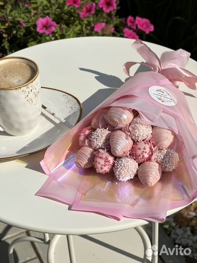 Клубника в шоколаде подарок из шоколада