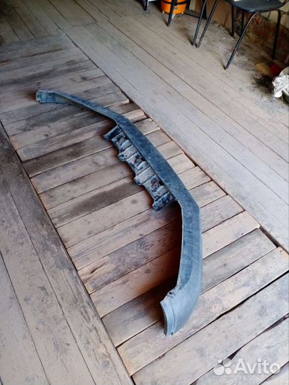 Губа переднего бампера Tiguan 1