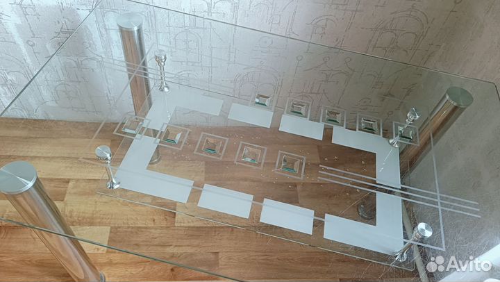 Кухонный стол стеклянный