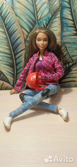 Барби скейтбордистка