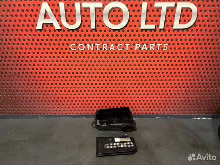 Крышка аккумулятора Porsche Cayenne 958 2016