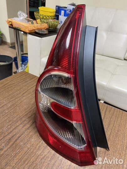 Фонарь левый Renault Sandero 1 09-14г