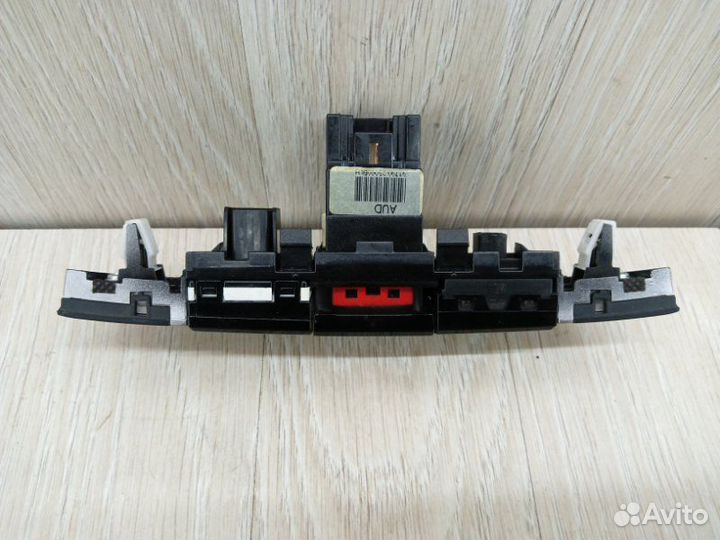 Кнопка аварийной сигнализации Hyundai Ix35