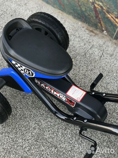 Веломобиль детский V02