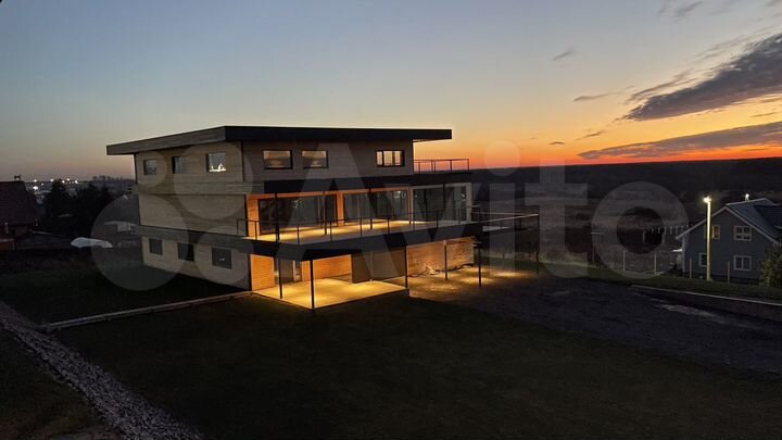 Дом 809 м² на участке 20 сот.