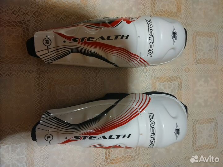 Щитки хоккейные 11