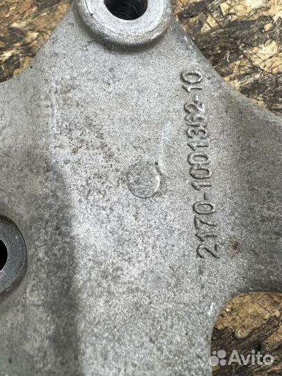 Кронштейн компрессора кондиц Лада Приора