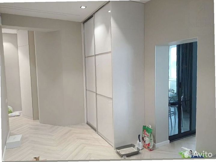 Шкаф с зеркалом