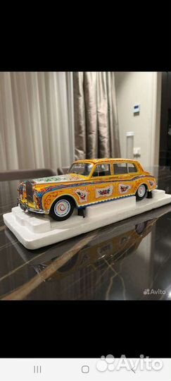 Rolls-Royce Phantom V “John Lennon Edition” 1:18