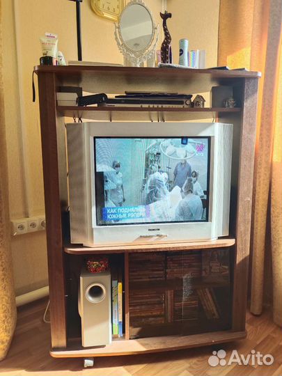 Продам тумбу под телевизор