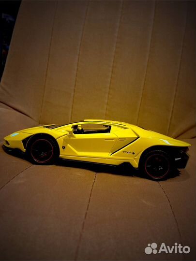 Модель автомобиля Lamborghini Aventador метал