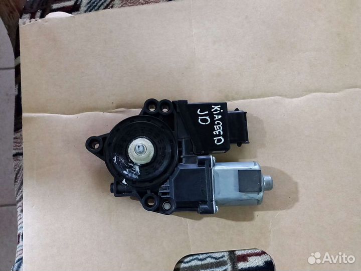 Электростеклоподемник задний левый Kia Ceed 2 JD