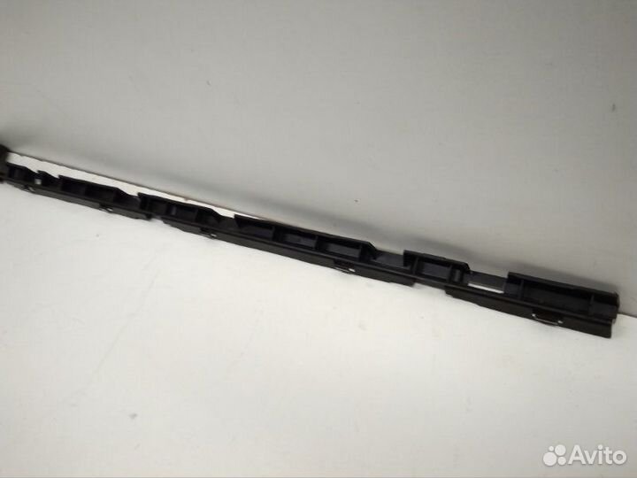 Кронштейн порога правый Mercedes-Benz Gla X156