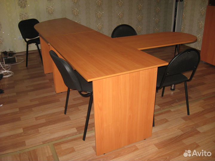 Стол конференция