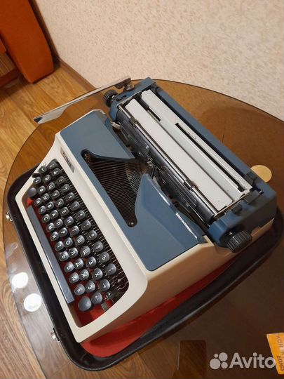 Печатная пишущая машинка Erika