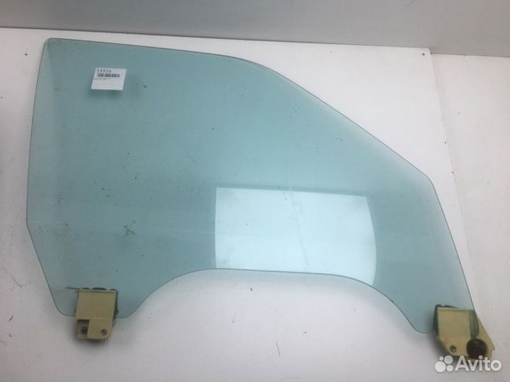 Стекло двери переднее правое Subaru Leone 1987