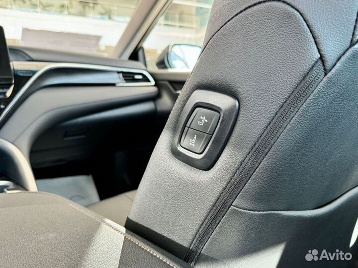 Toyota Camry 2.5 AT, 2023