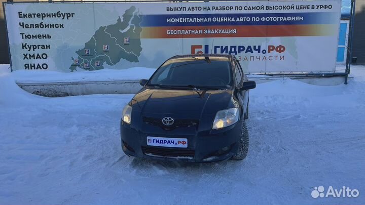 Обшивка стойки задней правой нижняя Toyota Auris (E150) 6255102080B0. Потертости