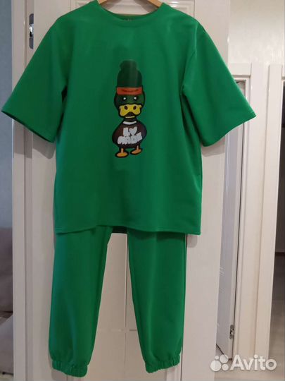 Костюм брючный новый