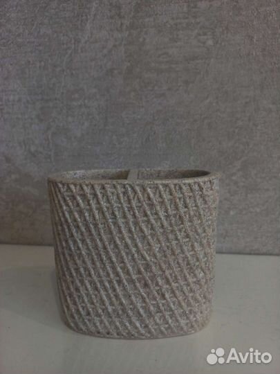 Подставка под зубные щетки из камня