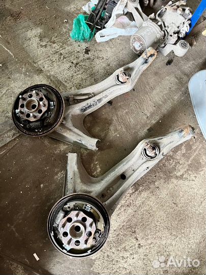 Кулак задний левый правый в сборе Honda crv rd1