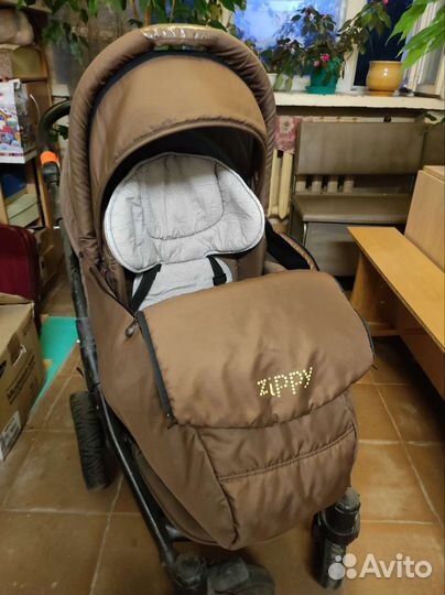 Прогулочная коляска